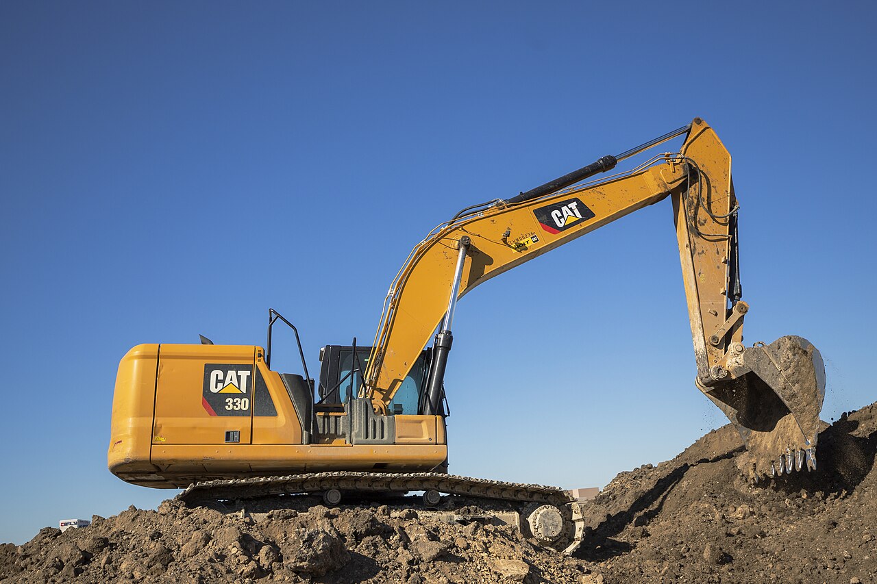 Excavadora Caterpillar 330 en obra (imagen ilustrativa, no es un trabajo de SIEMDES)